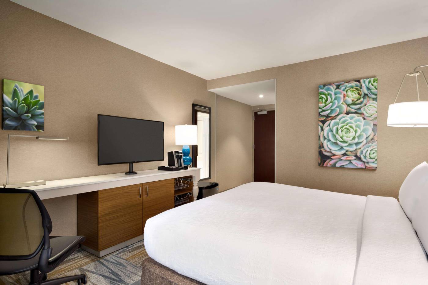 Hilton-Garden-Inn-Times-Square-South--West-37th-st-Room-5