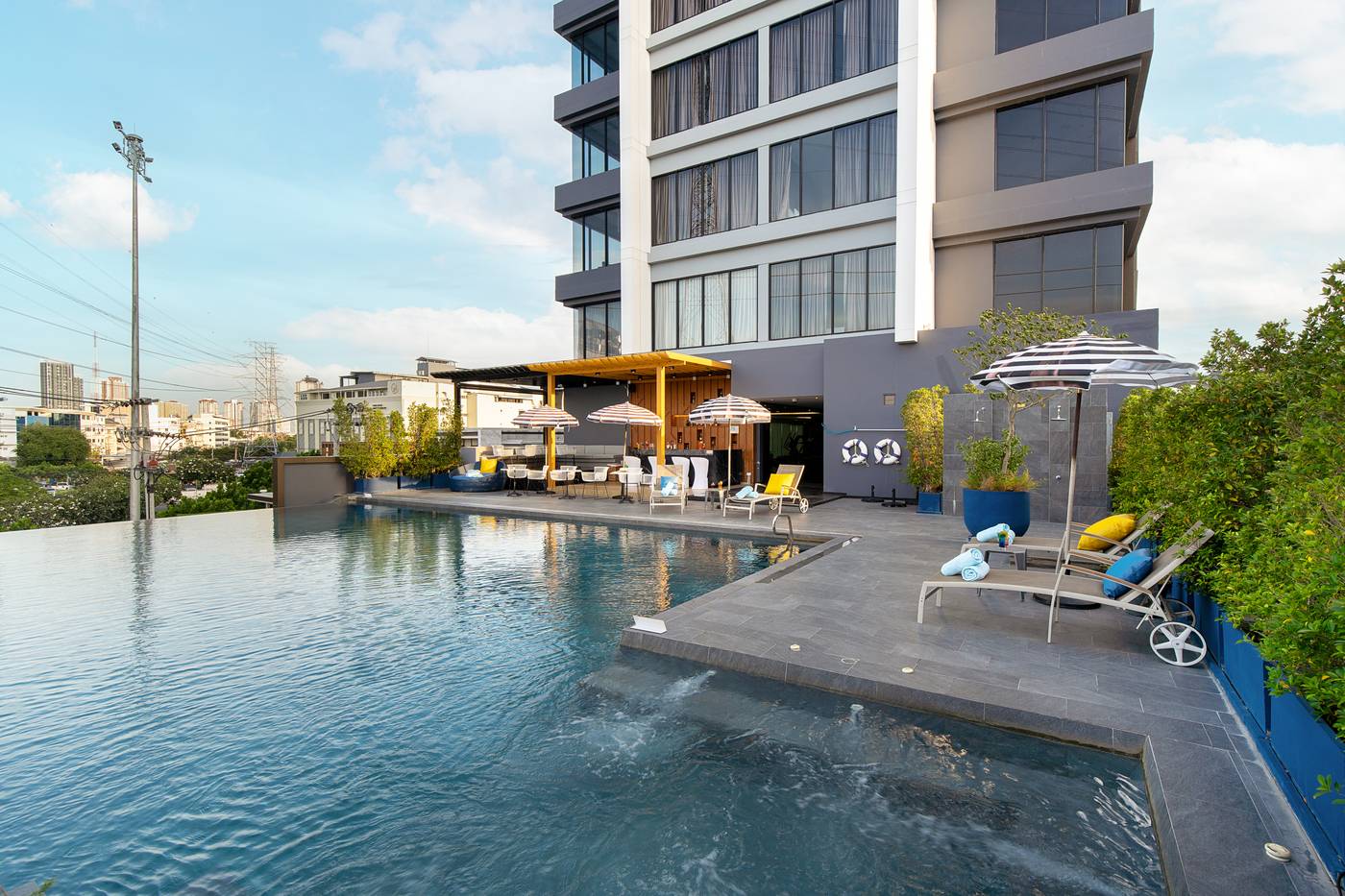 Thaya-Hotel-Bangkok-Pool-2
