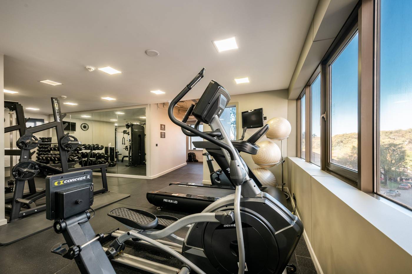 Holiday-Inn-Lisbon-Continental-Sports-and-Entertainment-54