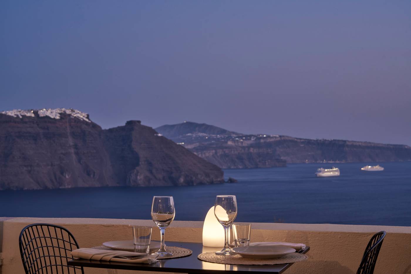 Mr-and-Mrs-White-Oia-Santorini-Restaurant-61