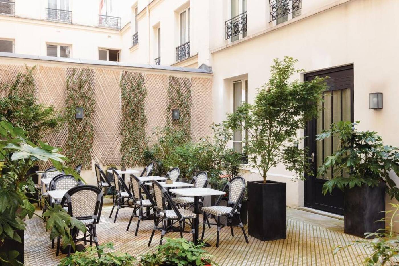 Hotel-Mayflower-Opera-Terrace-43