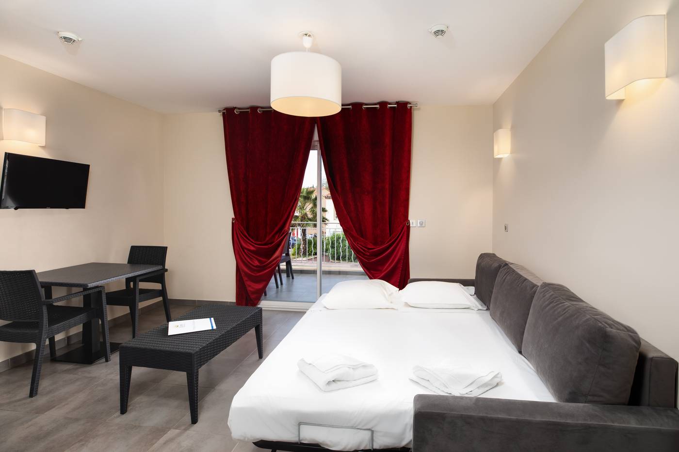 SOWELL-RESIDENCES-Les-Perles-de-Saint-Tropez-Room-18