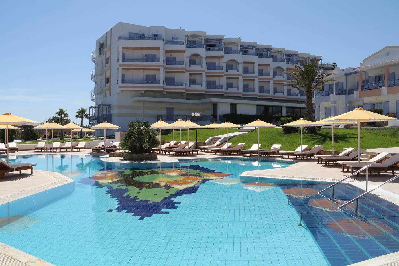 Serita-Beach-Hotel-Pool-11