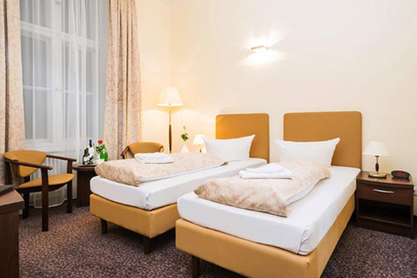 Upper-Room-Hotel-Room-36