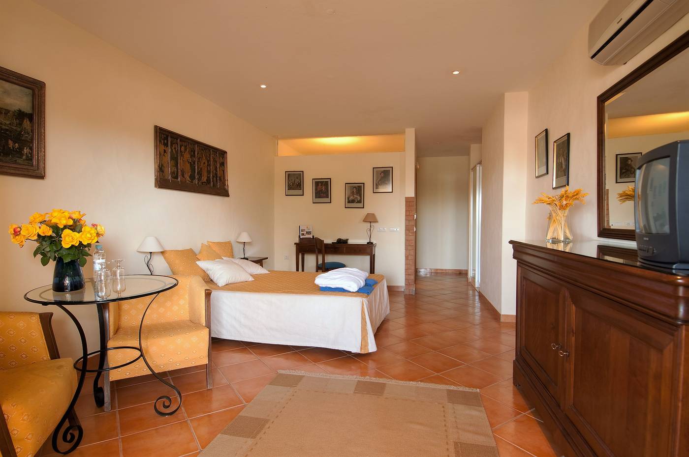 Luzmar-Villas-Room-23
