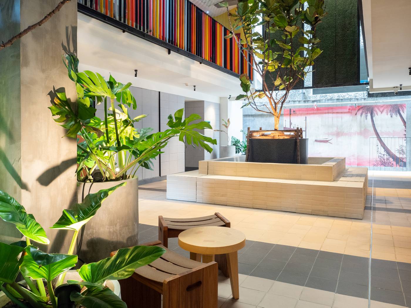 Lub-d-Bangkok-Siam-Hostel-Lobby-9