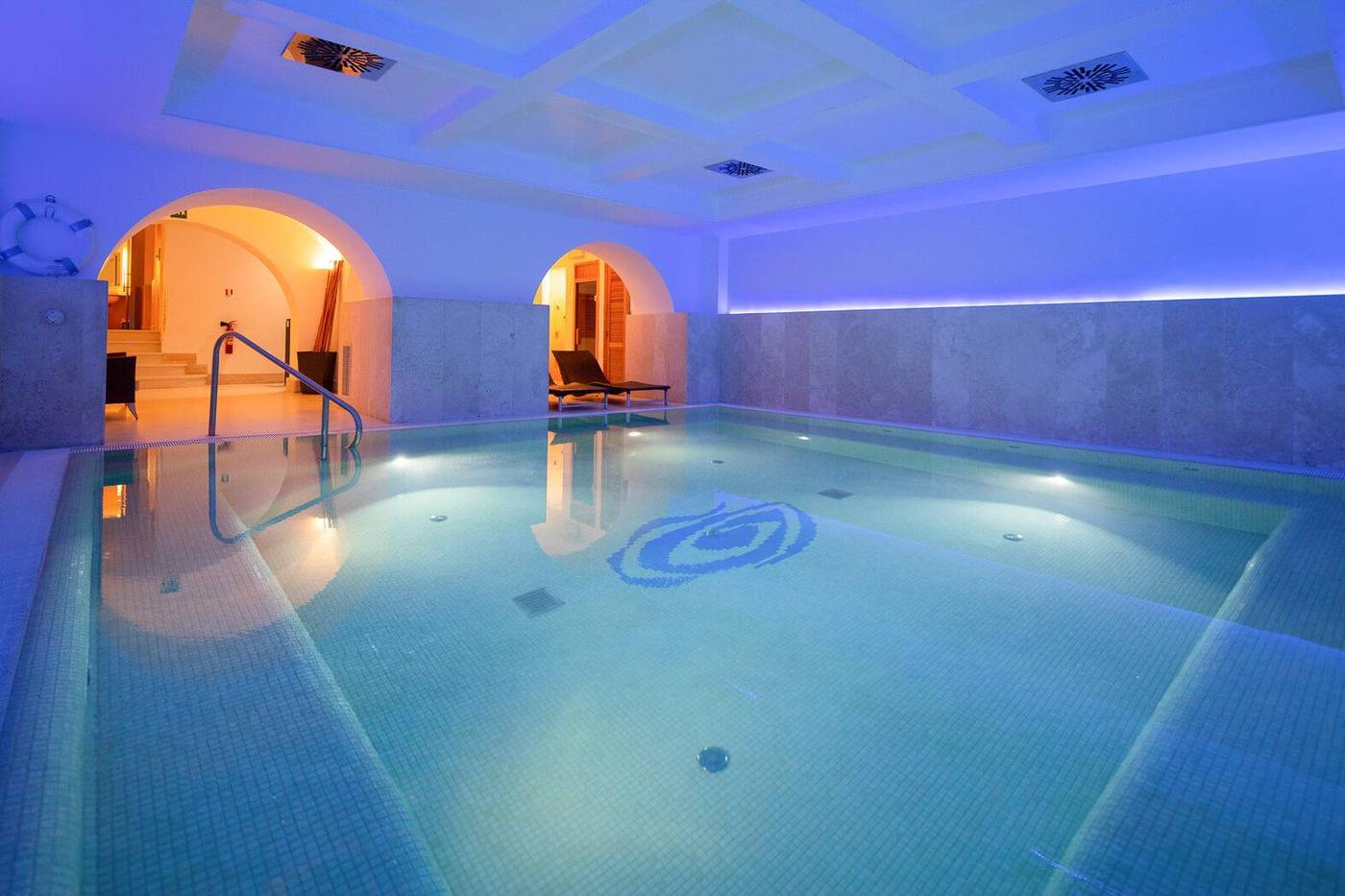 Rose-Garden-Palace-Pool-17