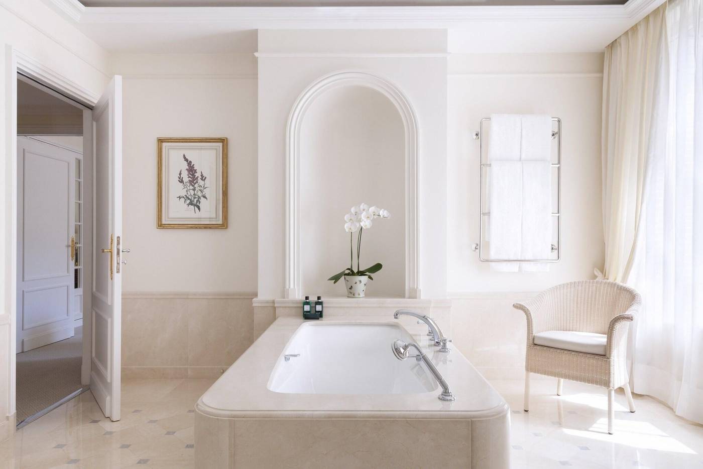 Le-Bristol-Paris-Room-69