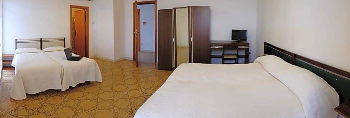 Hotel-Blurelda-Lobby-22