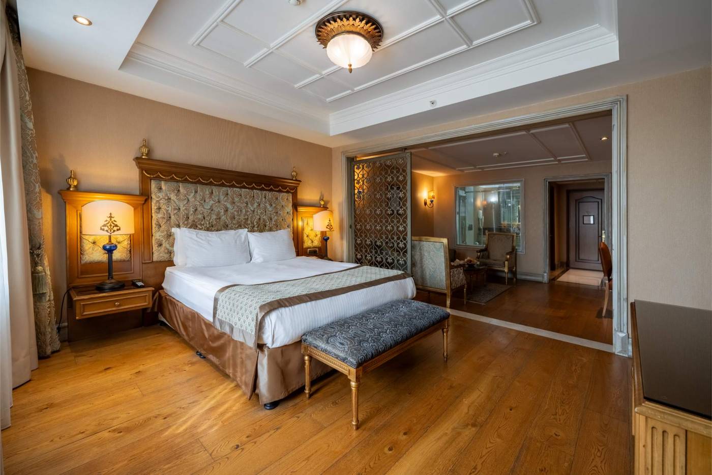 The-Central-Palace-Boutique-Room-7