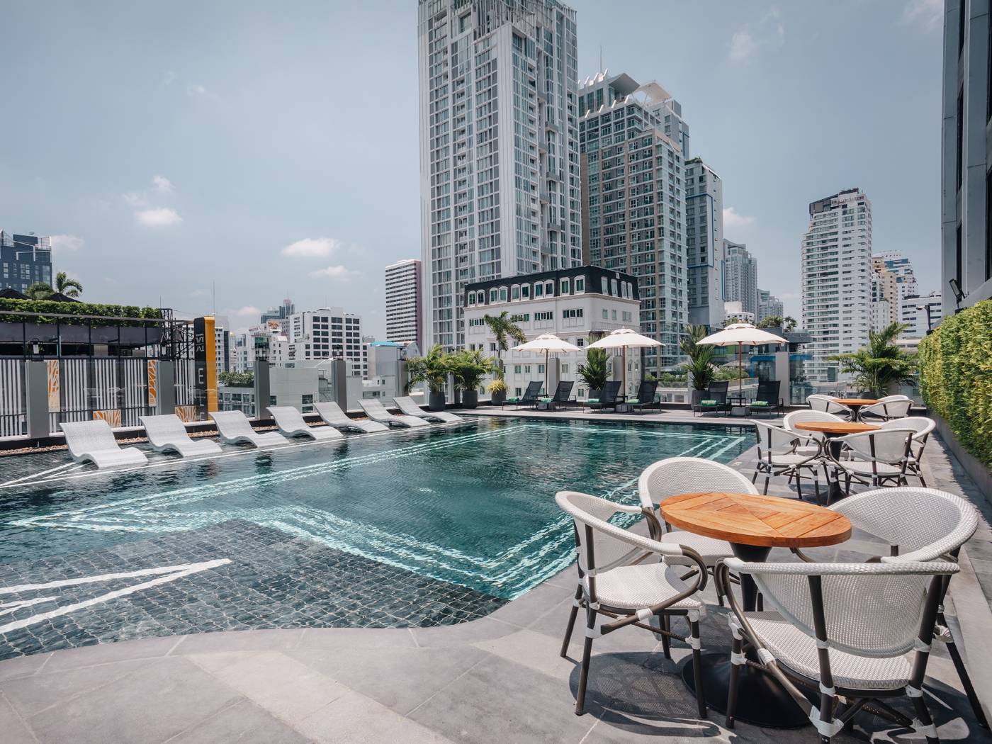 Aira-Hotel-Bangkok-Pool-80