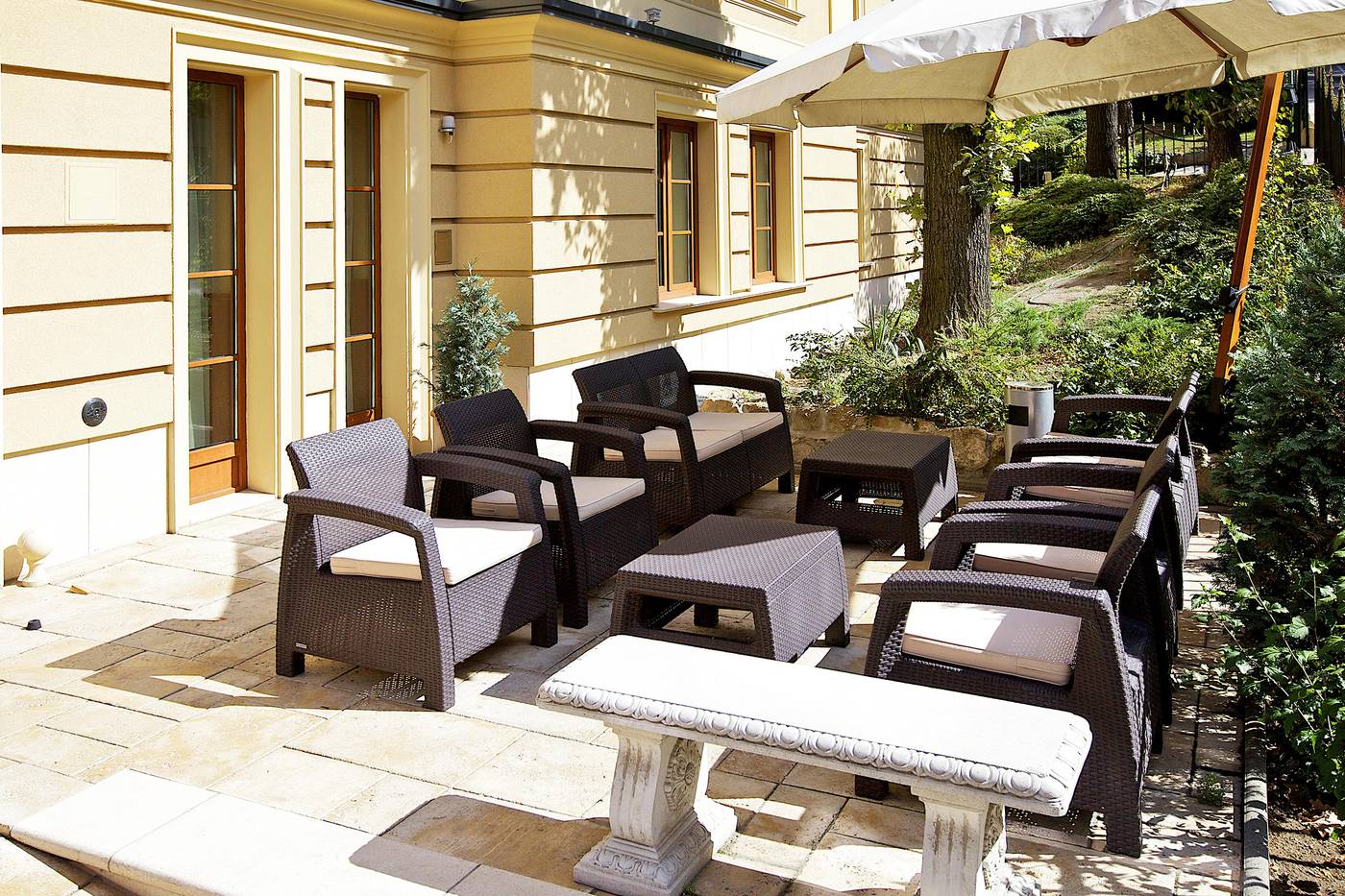 Gold-Hotel-Budapest-Terrace-2