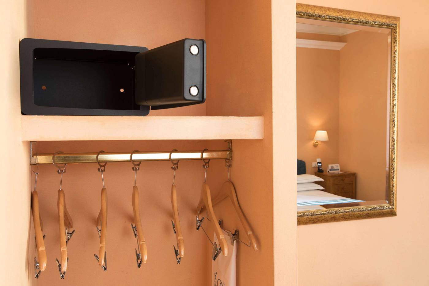 Golden-Tulip-Rome-Piram-Room-34