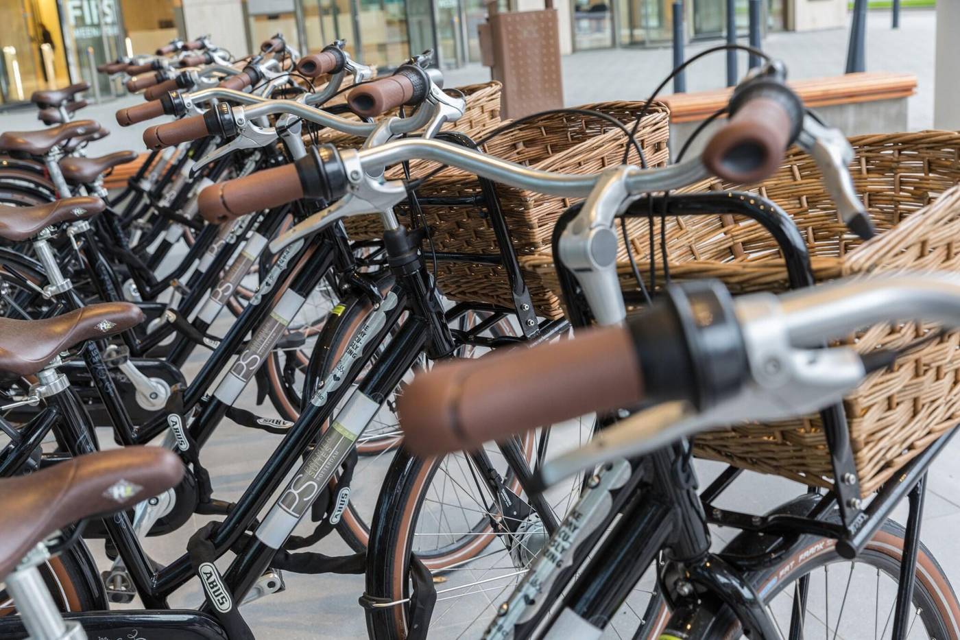 Premier-Suites-Plus-Amsterdam-Sports-and-Entertainment-9