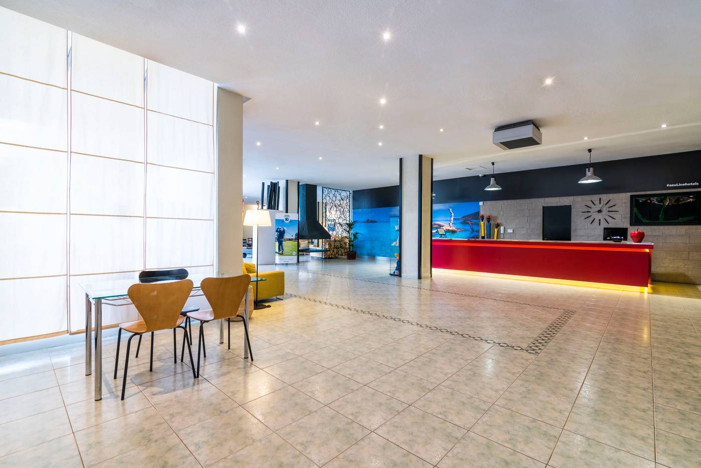 Azuline-Hotel-Pacific-Lobby-37