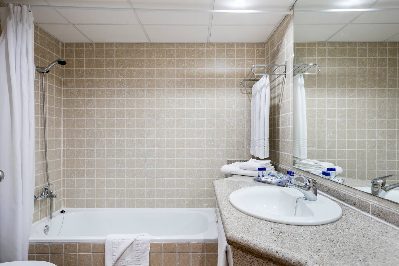 Best-Alcazar-Room-36