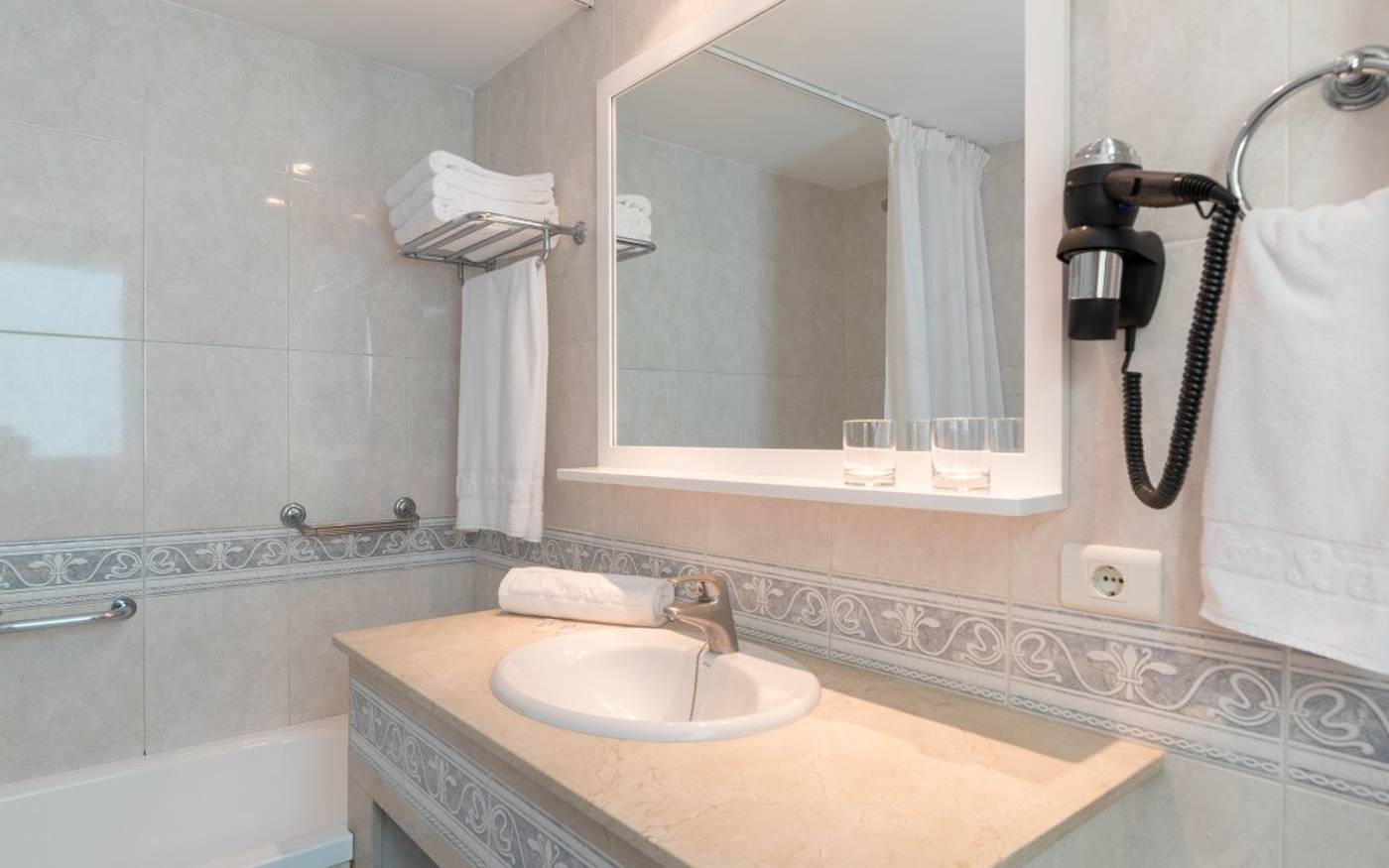 Club-Vista-Serena-Room-45