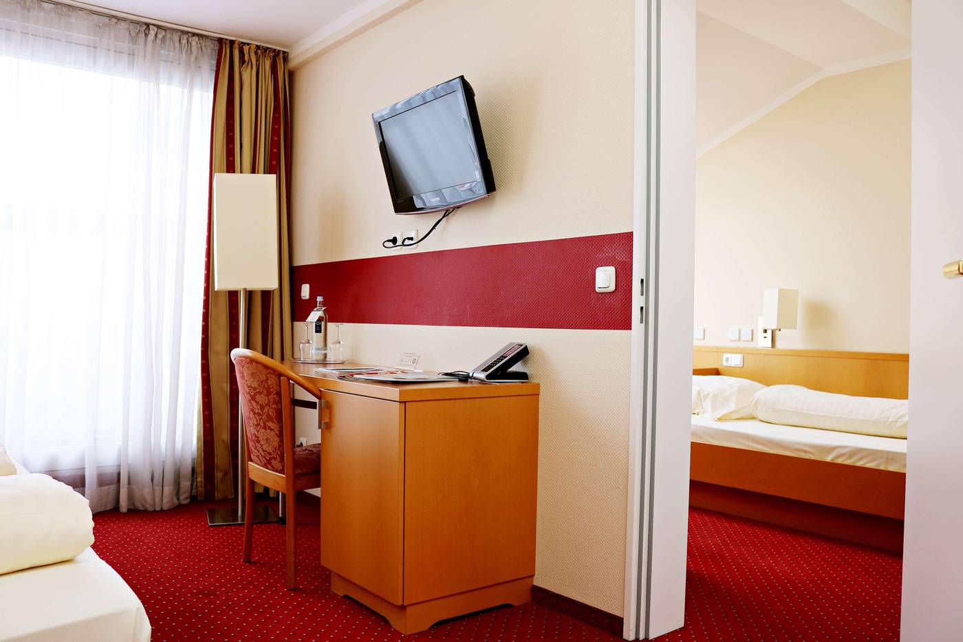 Air-in-Berlin-Hotel-Room-4