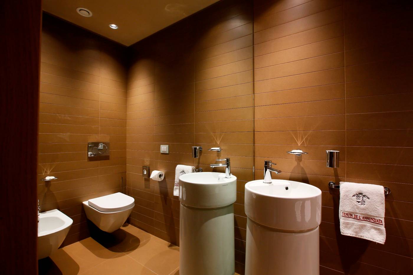 Tenuta De L'Annunziata-Italy-Uggiate Trevano-Room-10