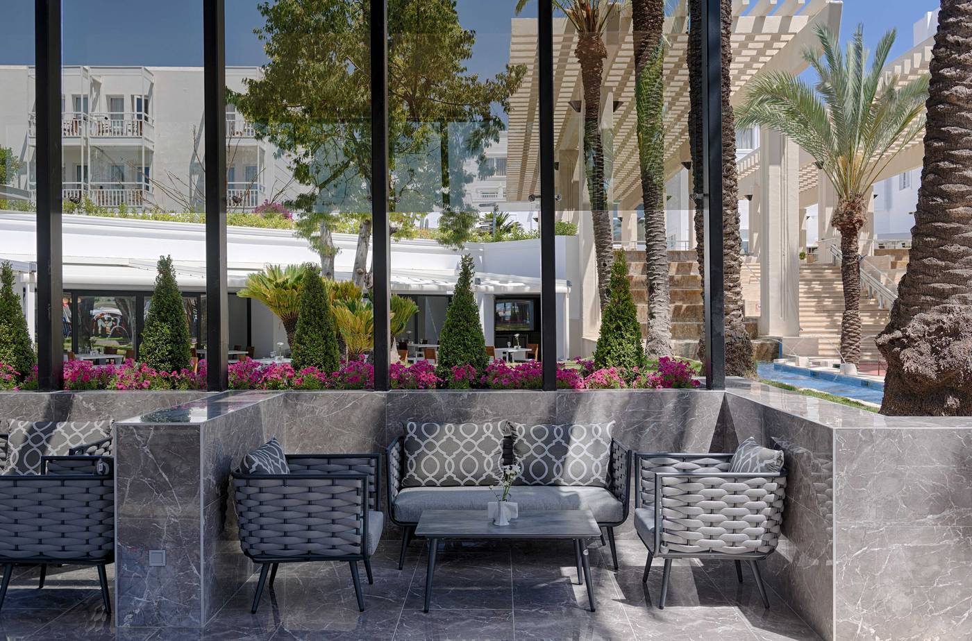 Seven-Seas-Hotel-Blue-Restaurant-20