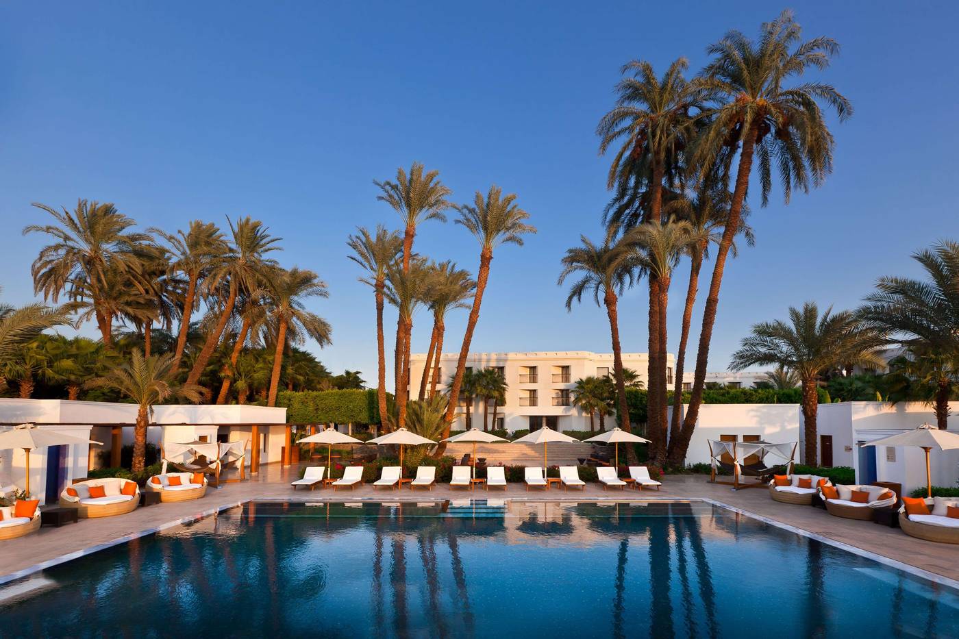Hilton-Luxor-Resort---Spa-Pool-56