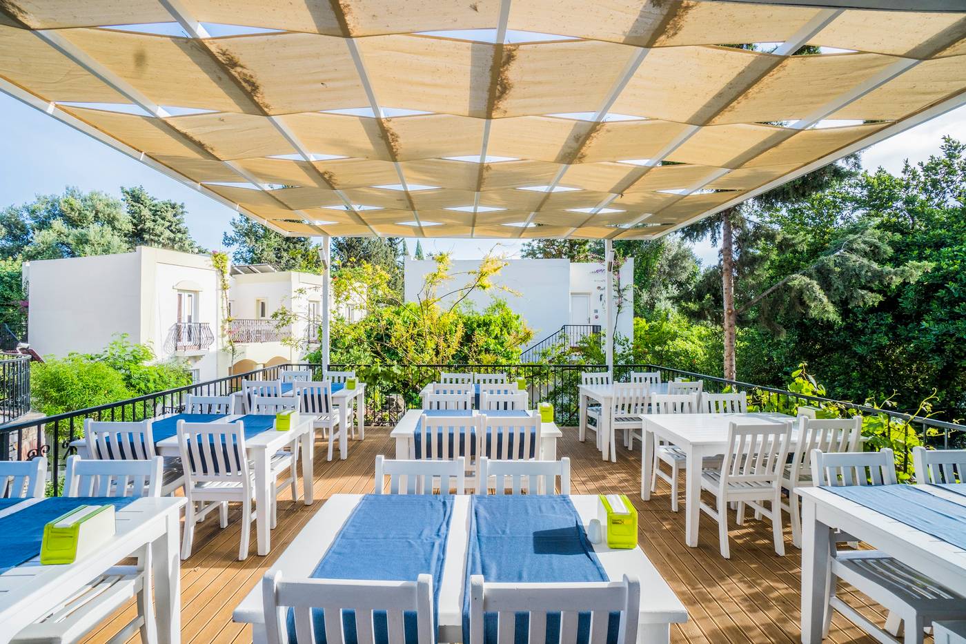 Paloma-Family-Club-Restaurant-19