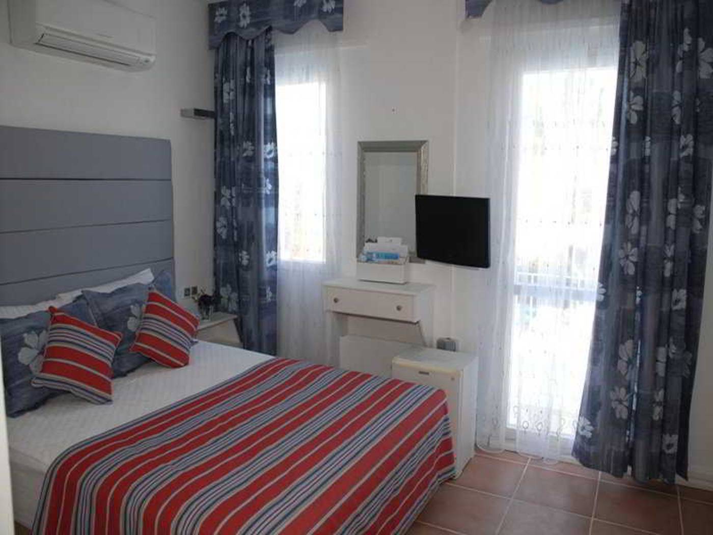 The-Corner-Boutique-Hotel-Room-8