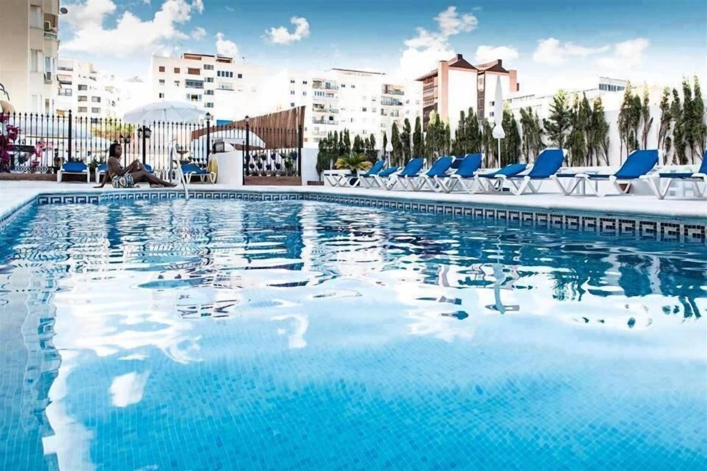 El-Faro-Marbella-Pool-3