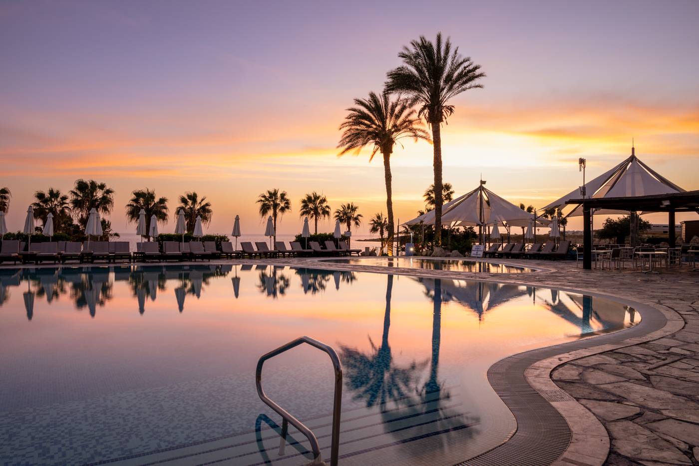 Coral-Beach-Hotel-and-Resort-Pool-4
