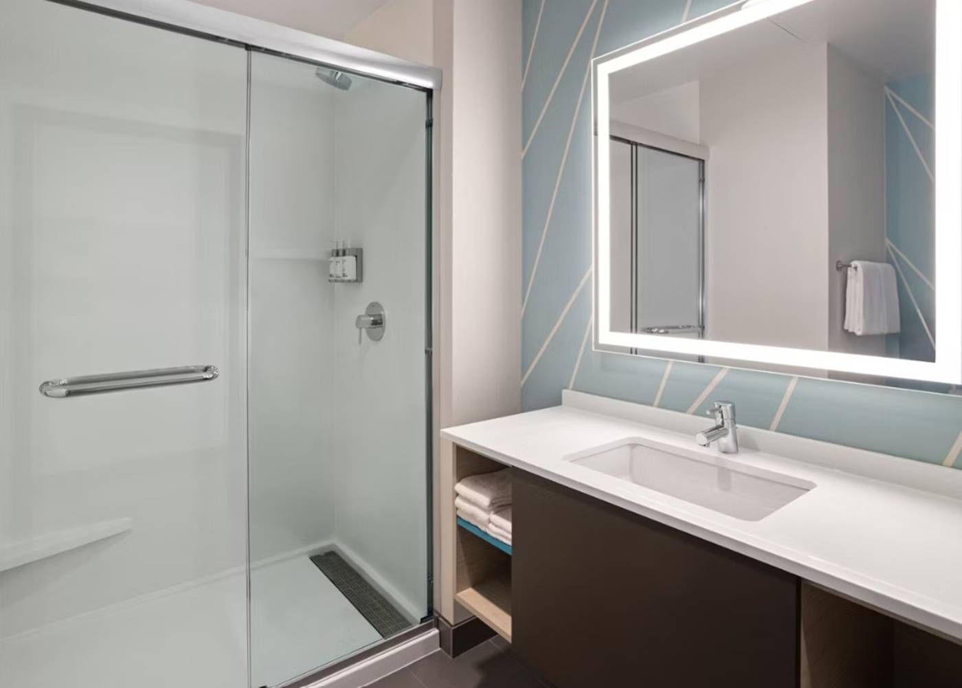 Avid-Hotels-Brooklyn-Dyker-Heights-Room-33