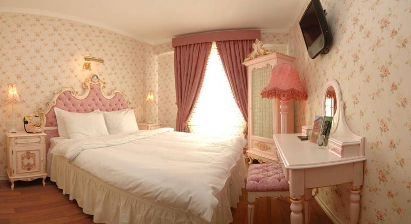 Amisos-Boutique-Hotel-Room-2