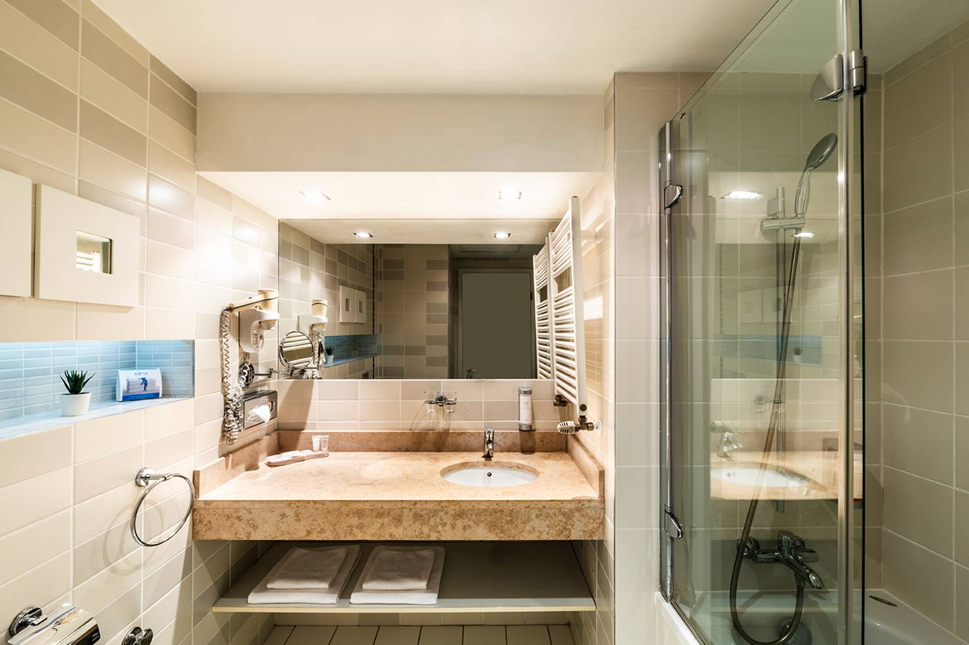 Atrium-Fashion-Hotel-Room-38