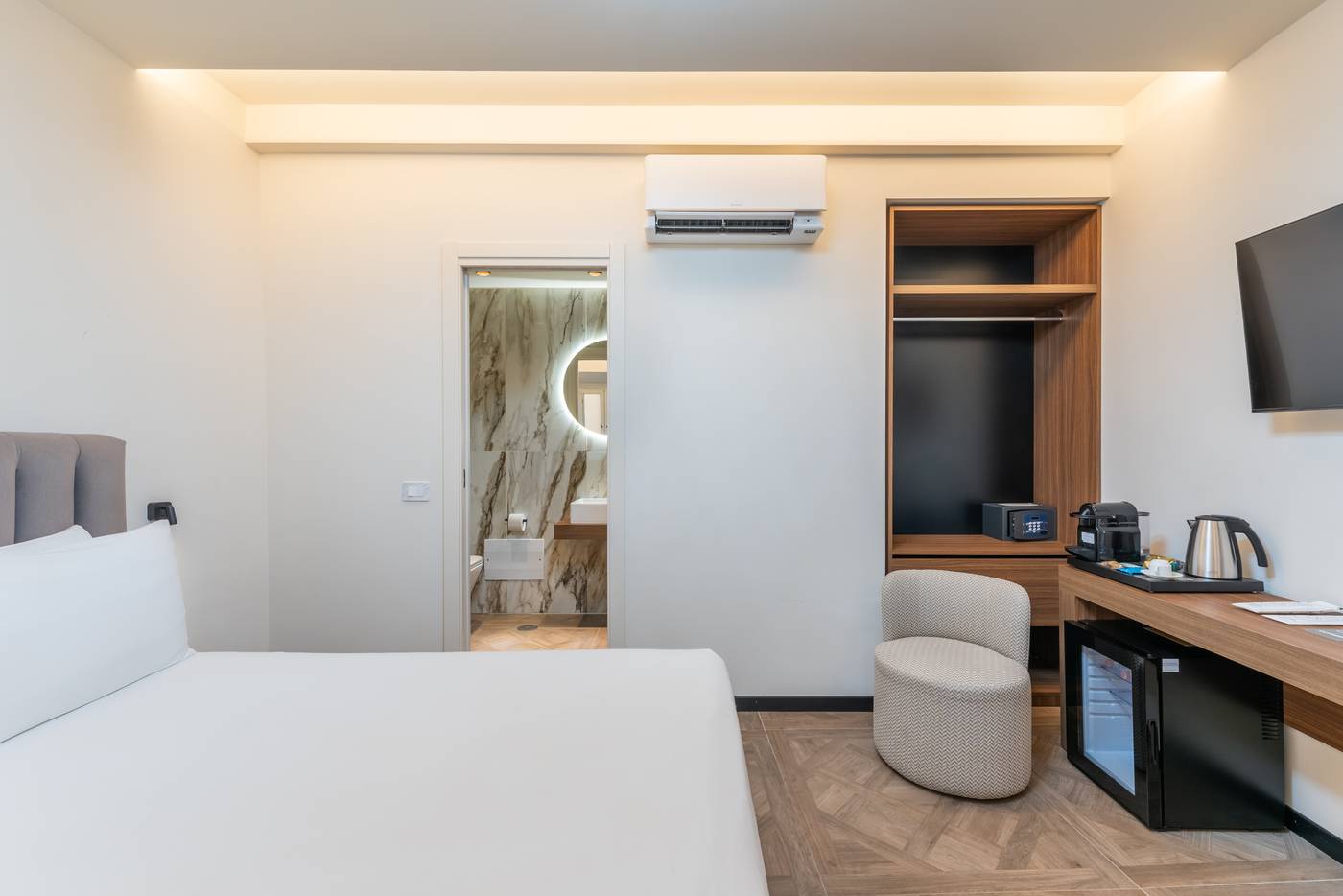 59-Steps-Trevi-Room-9