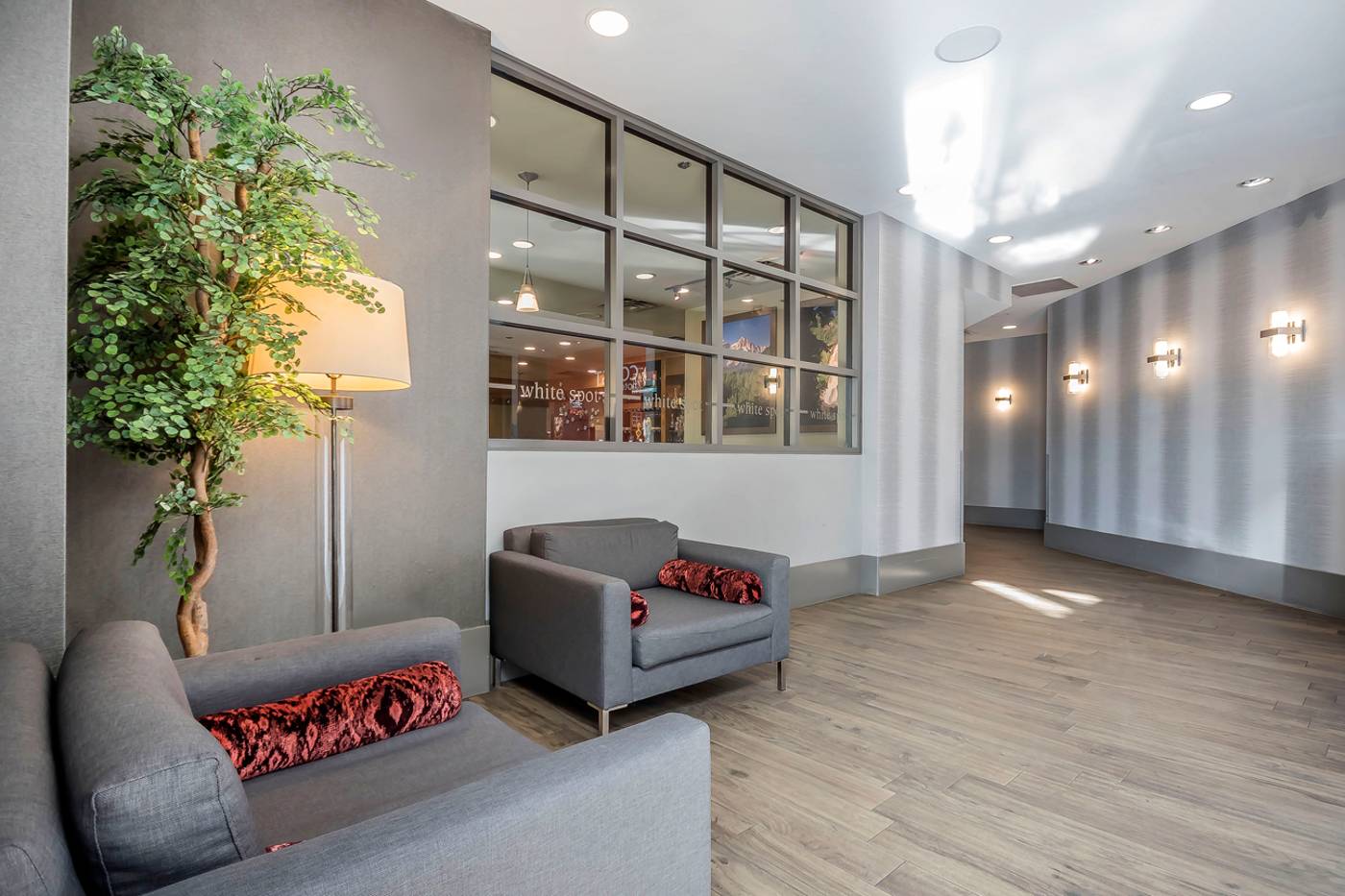 Best-Western-Plus-Vancouver-Airport-Hotel-Lobby-4