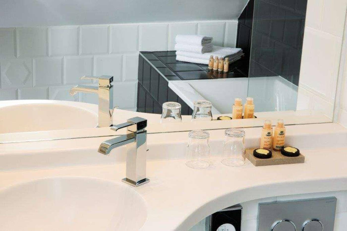 Hotel-Haussmann-Saint-Augustin-Room-14