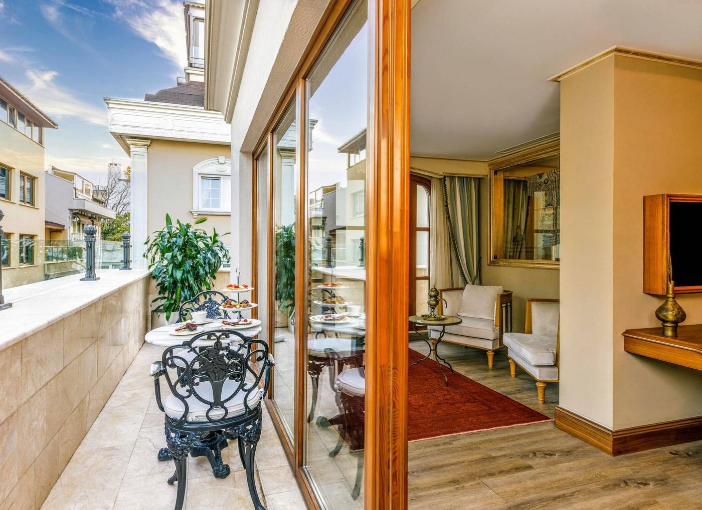 Romance-Istanbul-Hotel-Room-2