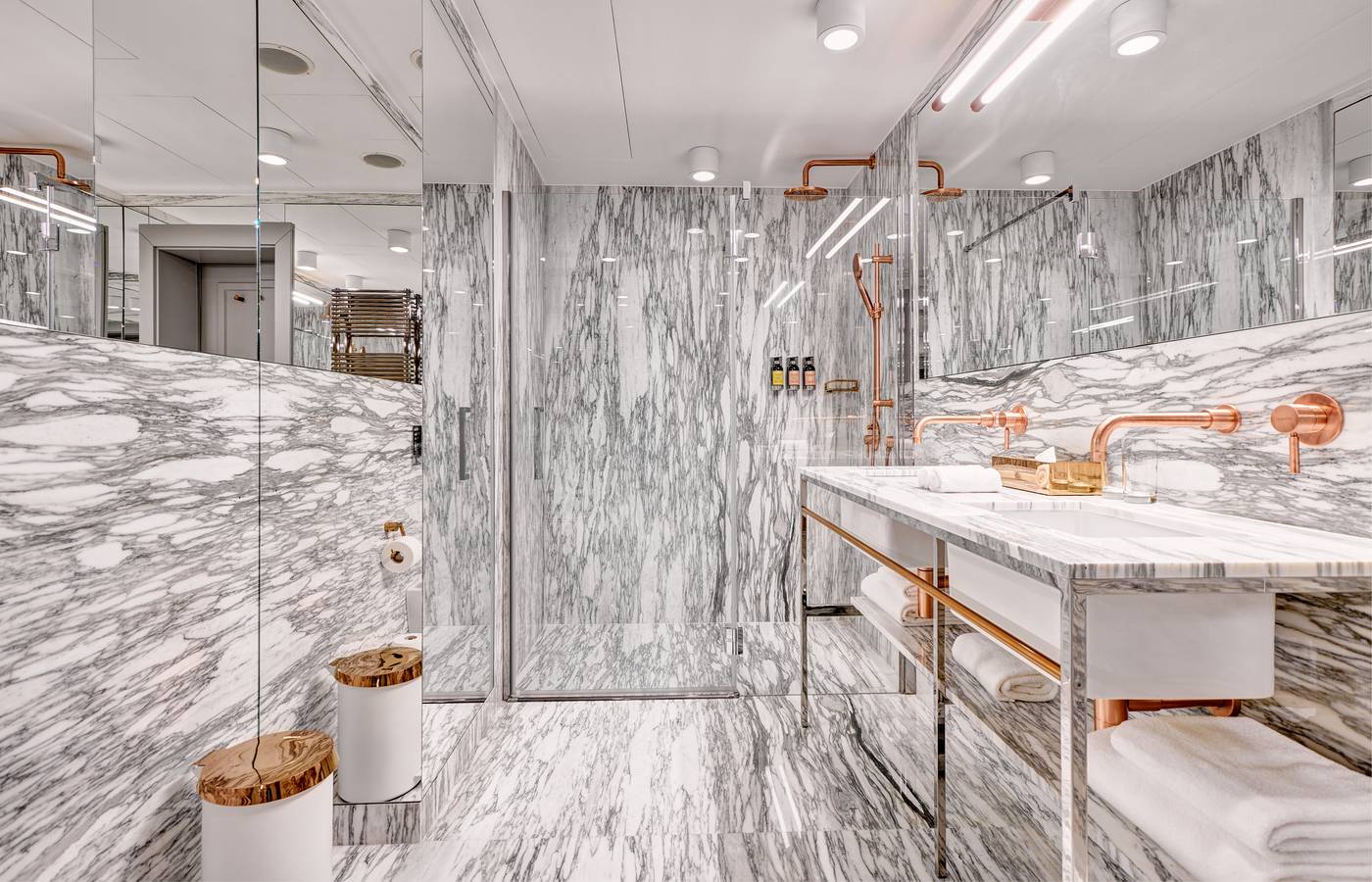 H15-Luxury-Palace-Room-39