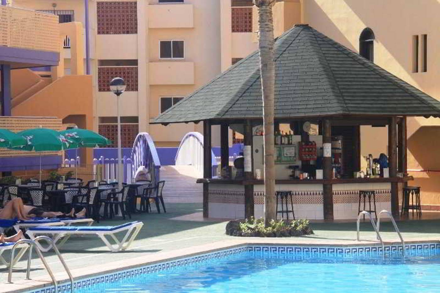 Playaolid-Suites---Apartments-Pool-8