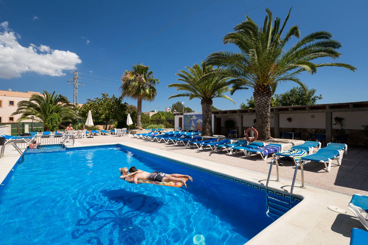 Zodiac-Apartamentos-Pool-1