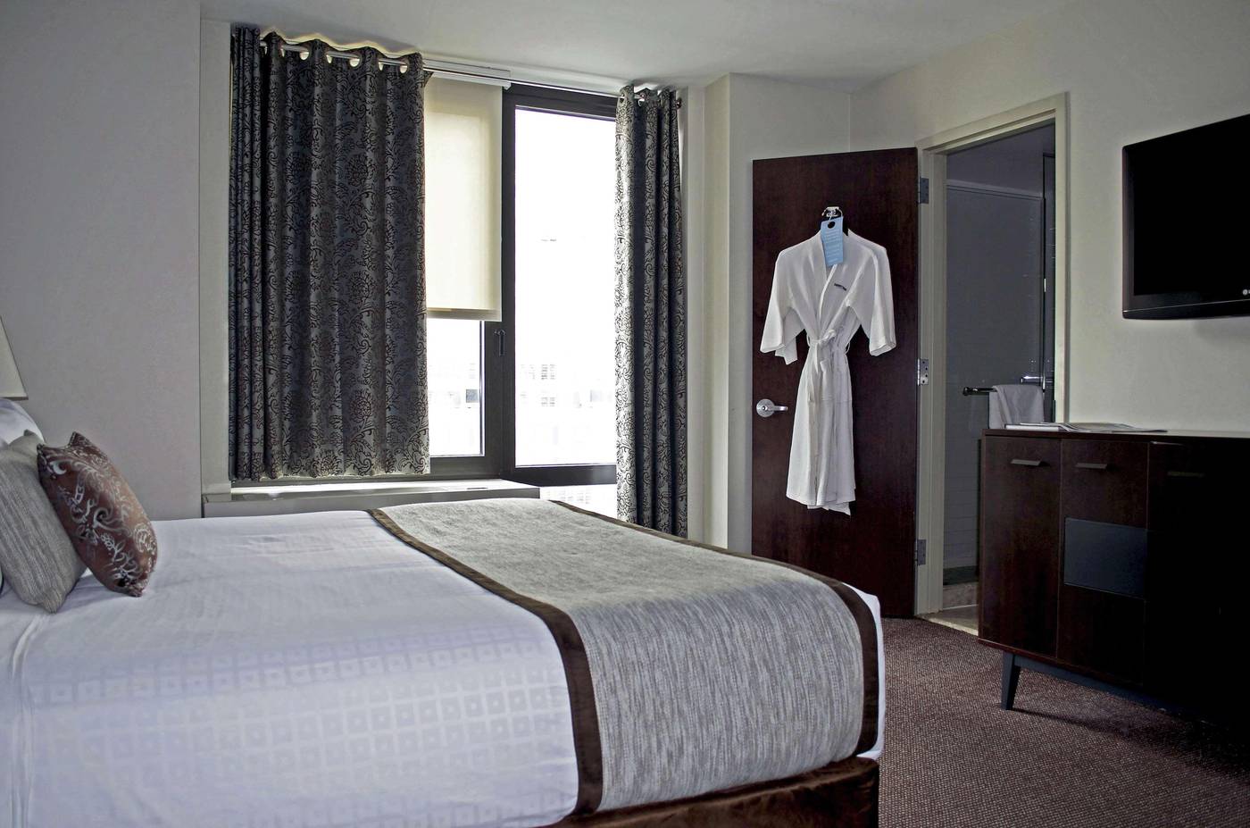 Distrikt-Hotel-New-York-City--Tapestry-Collection-Room-6