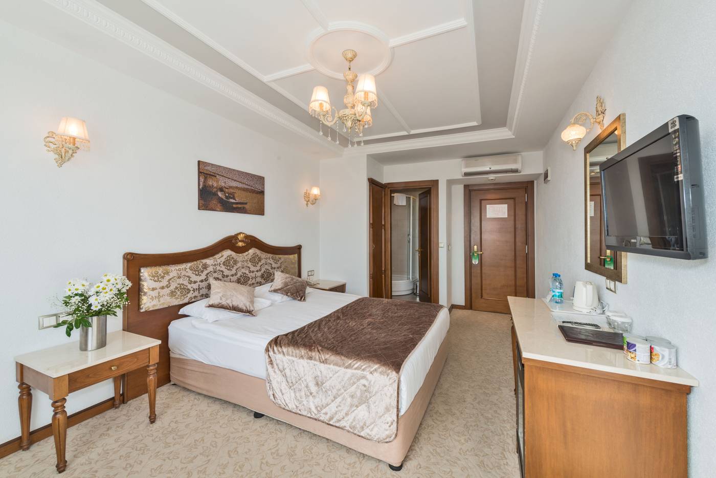 Antis-Hotel-Special-Class-Room-12