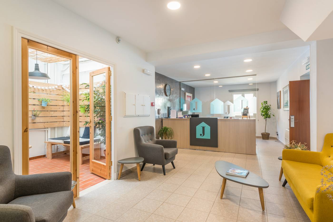 Hostal-JUME-Lobby-52