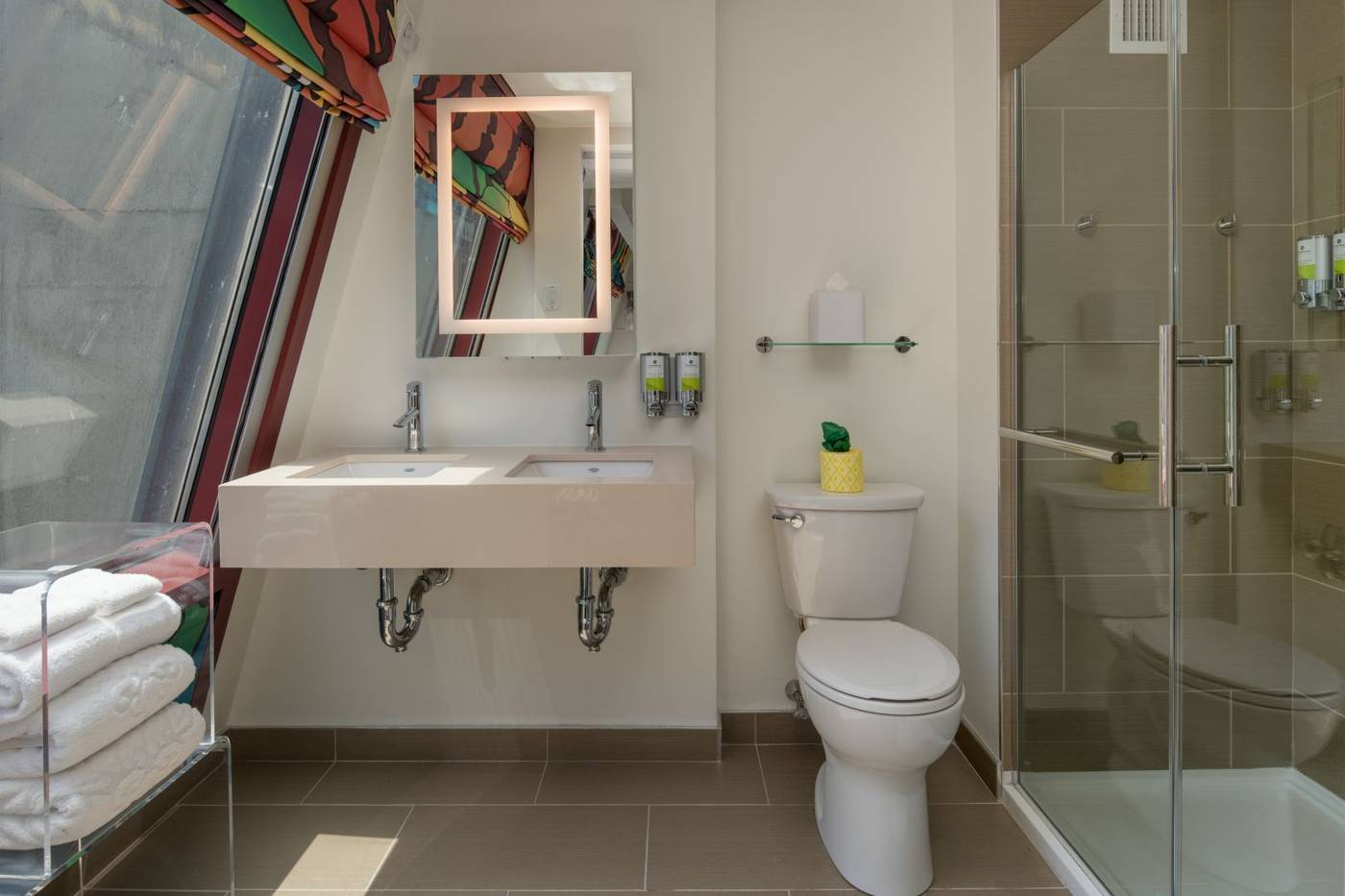 Staypineapple--An-Artful-Hotel--Midtown-New-York-Room-20