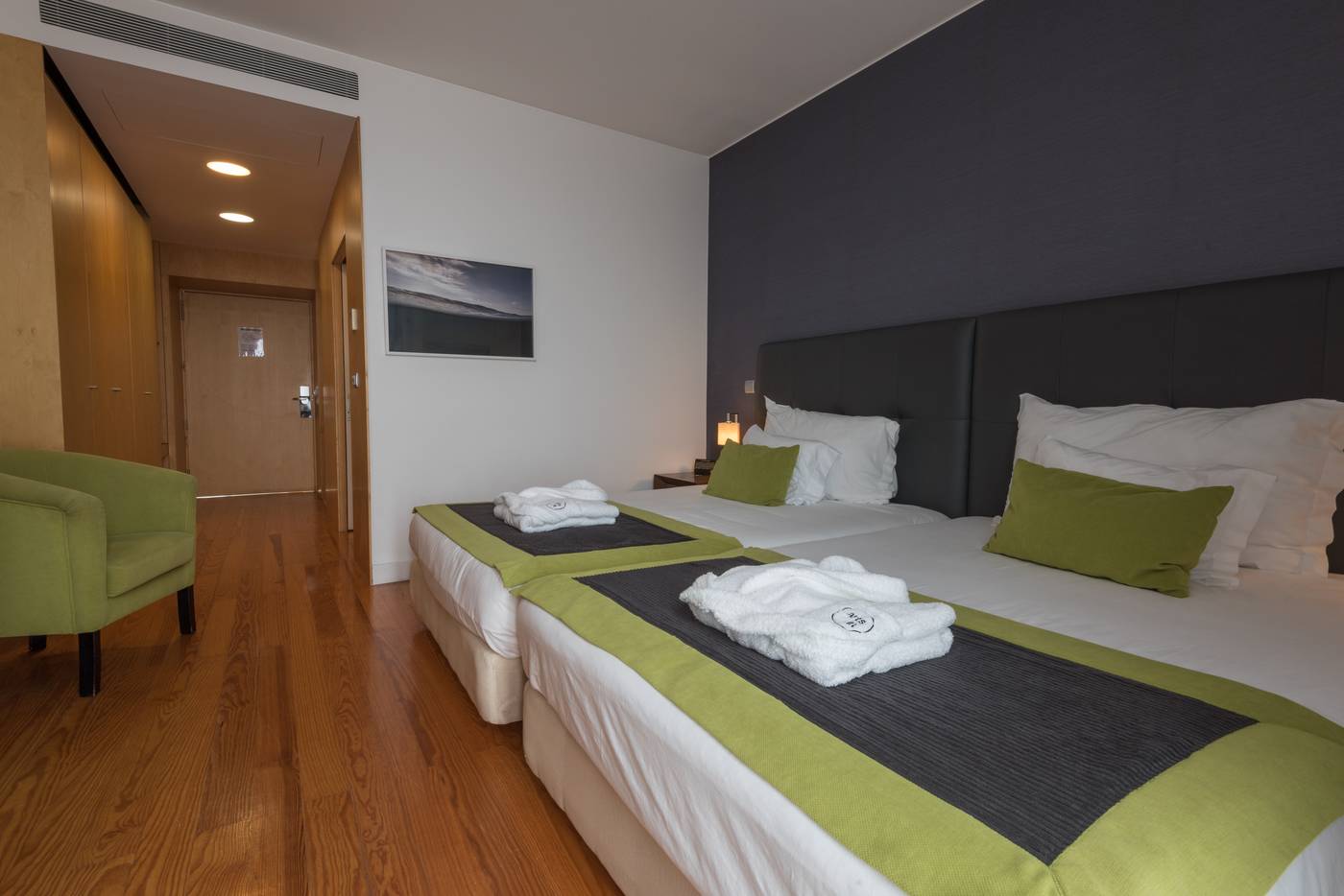 Arts-In-Hotel-Conde-Carvalhal-Room-11