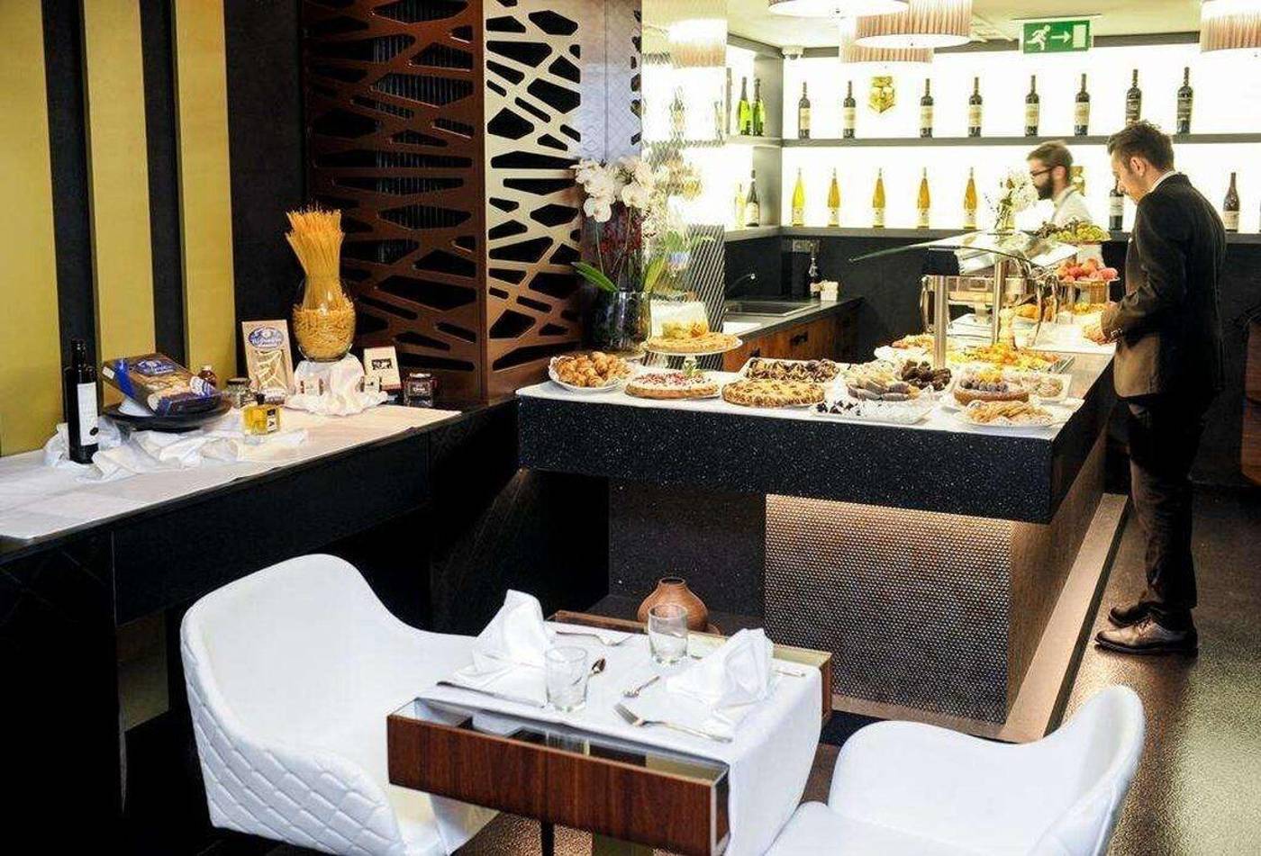 Myo-Hotel-Mysterius-Bar-40