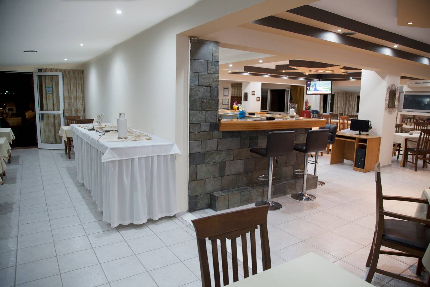 Athinoula-Bar-35