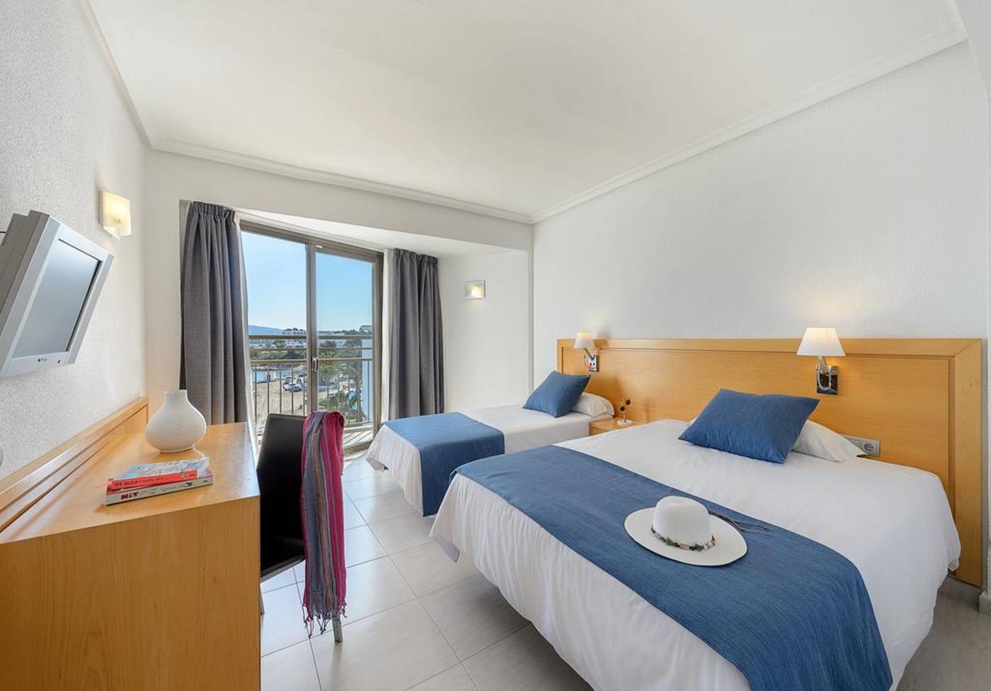 Club-San-Remo-Room-13