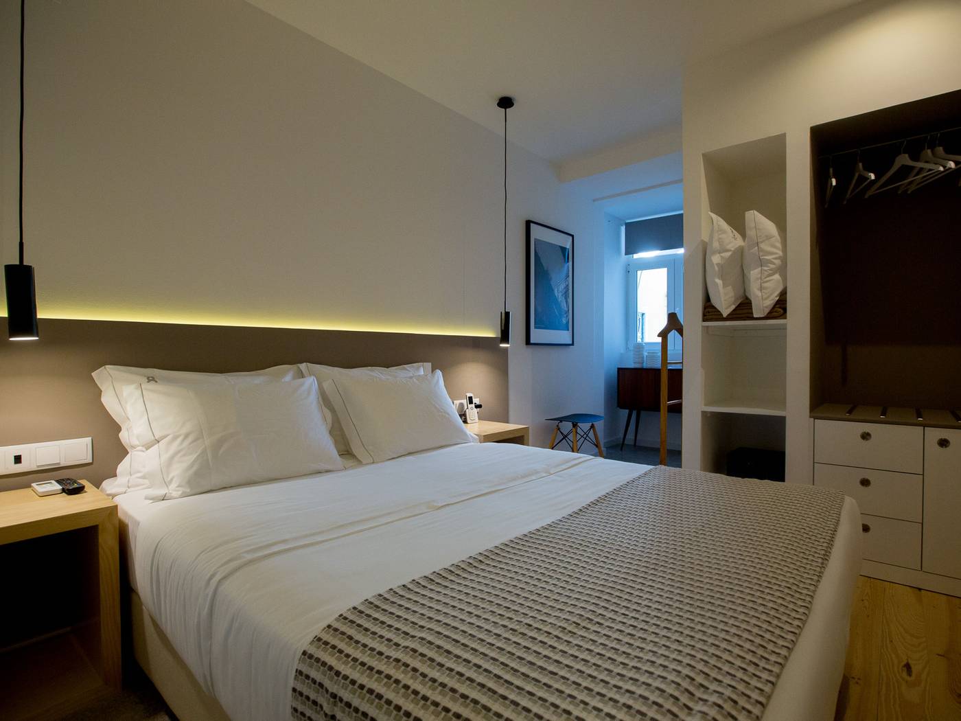 The-8-Down-Town-Suites-Room-5