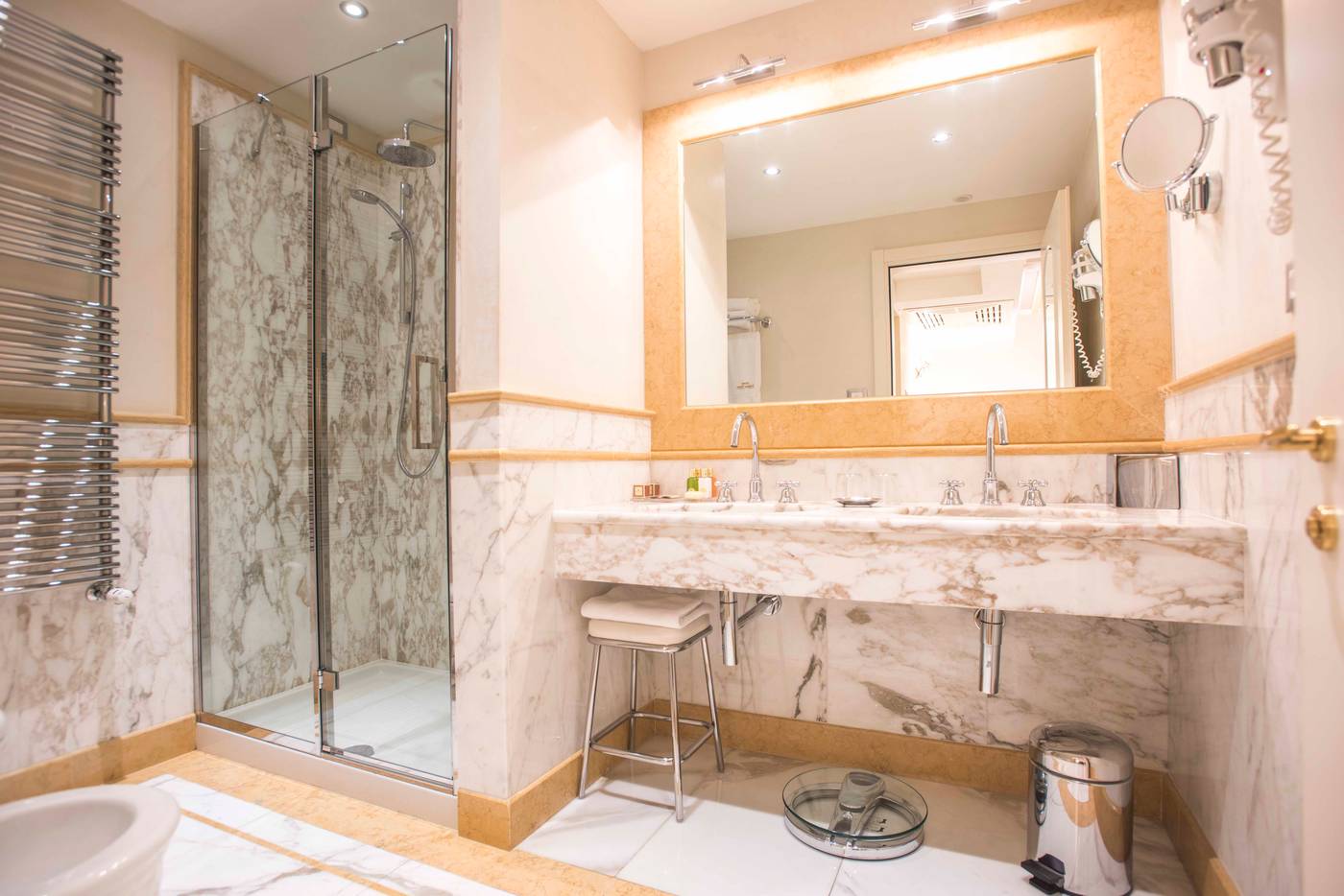 Golden-Tower-Hotel---Spa-Room-76