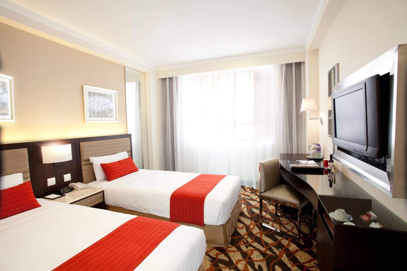 Metropark-Hotel--Kowloon-Room-17